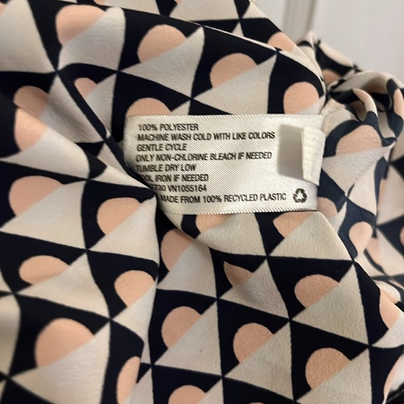 Sleeveless Merona Blouse with Navy and Pink Abstract Pattern (Women’s Small) - Picture 4 of 6